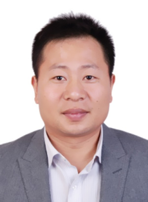 李伟